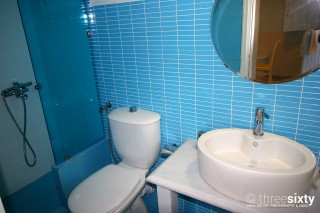 kontos studios bathroom image